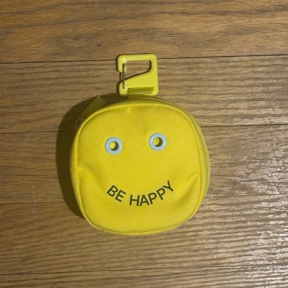 Lululemon yellow be happy daily essentials mini pouch 1.5L smiley